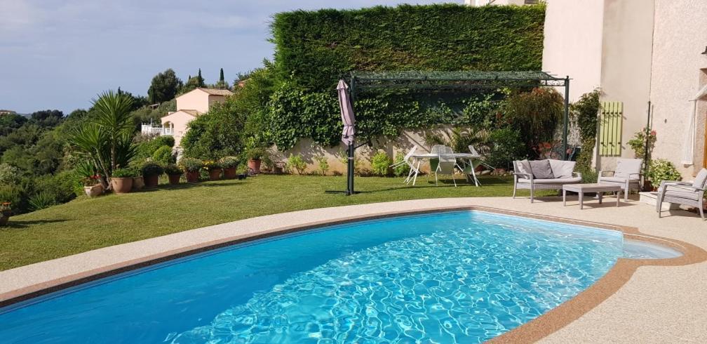 Studio-Mezzanine Dans Villa Cagnes-sur-Mer Luaran gambar